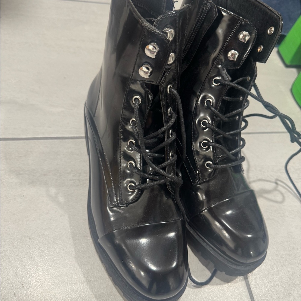 Black Women's Lace-Up Boots